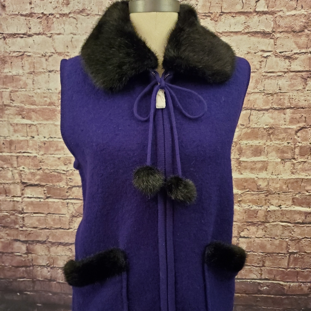 Ladies Zip Up Vest ~ NWT